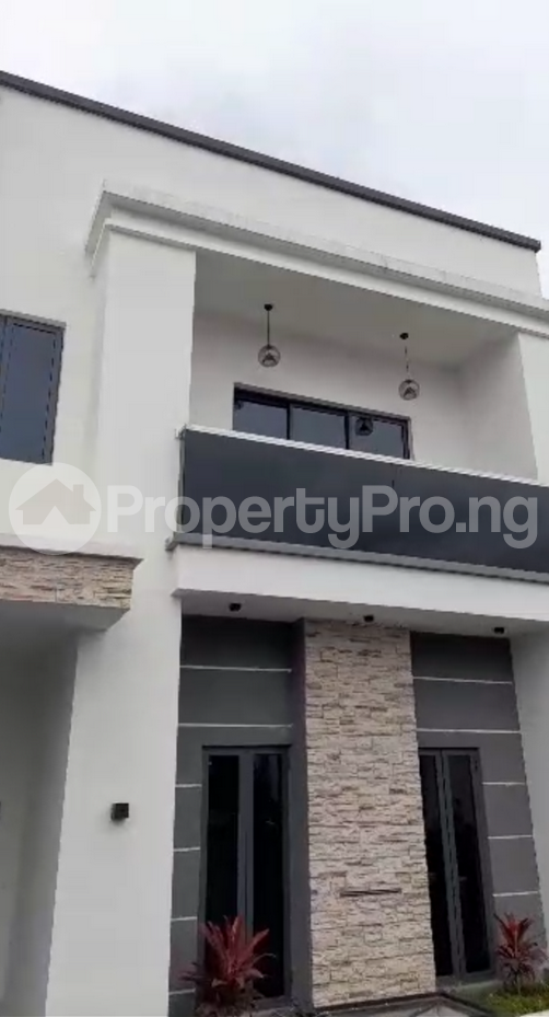 8 bedroom House for sale  Guzape Abuja