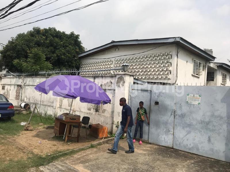 8 bedroom Flat / Apartment for sale Along Balarabe Musa Road Kofo Abayomi Victoria Island Lagos