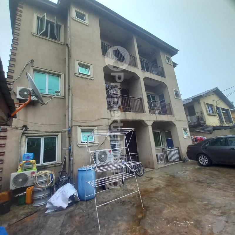 2 bedroom Flat / Apartment for rent Off Pedro Road Shomolu Shomolu Lagos