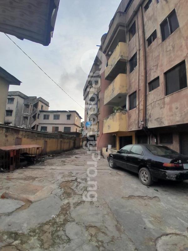 3 bedroom House for sale Close To Yabatech Fadeyi Shomolu Lagos