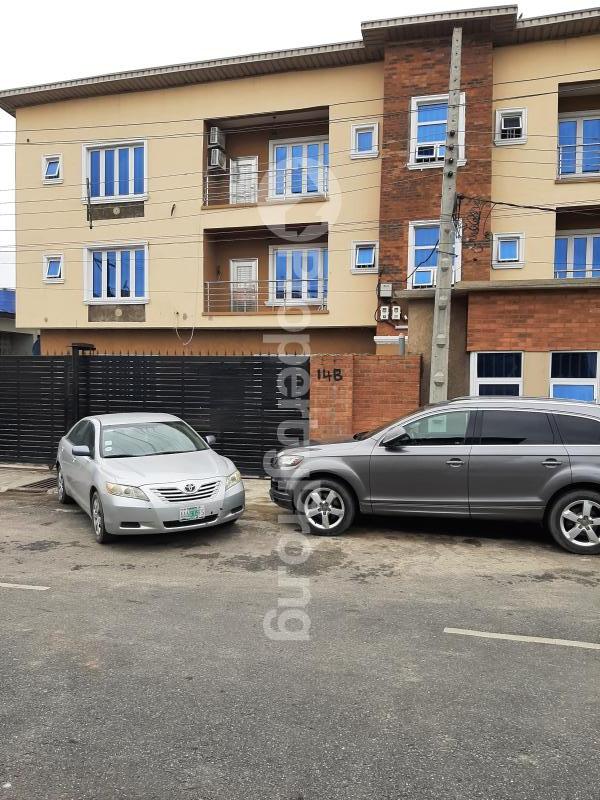 3 bedroom Flat / Apartment for rent Okunola Aina Estate, Mende, Maryland Mende Maryland Lagos