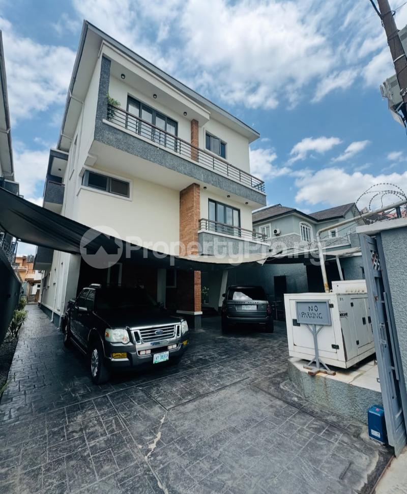 4 bedroom House for sale (in An Estate) Opebi Ikeja Lagos