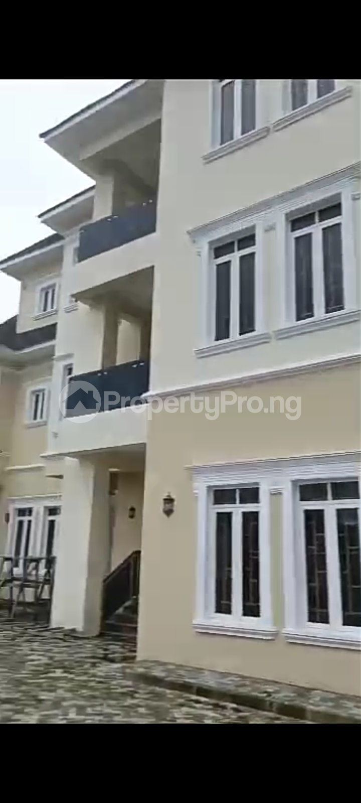 10 bedroom House for sale 6th Avenue Gwarinpa Abuja