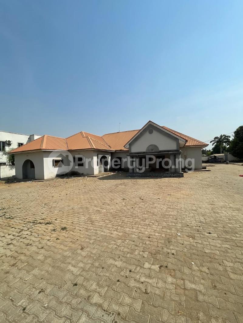 8 bedroom House for sale Kado Abuja