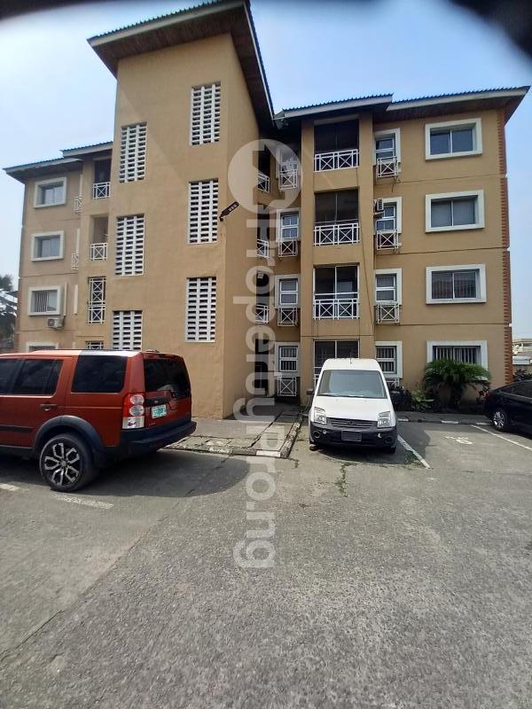 3 bedroom Flat / Apartment for rent Off Herbert Macaulay Way Alagomeji Yaba Lagos