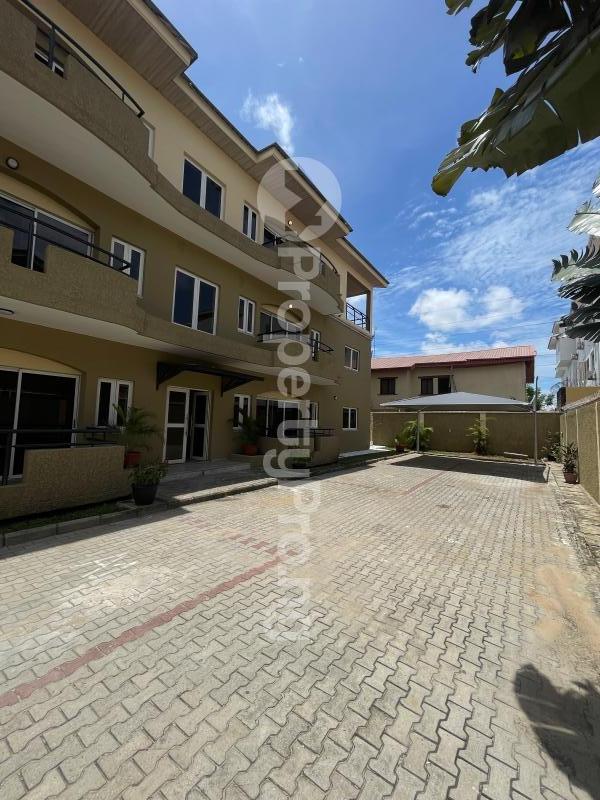 4 bedroom House for rent 1st Roundabout Lekki Lagos