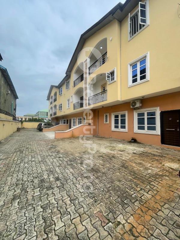 4 bedroom House for rent Mobil Road Ilaje Ajah Lagos