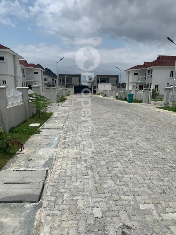4 bedroom House for sale Crownwell Estate, Chevron chevron Lekki Lagos