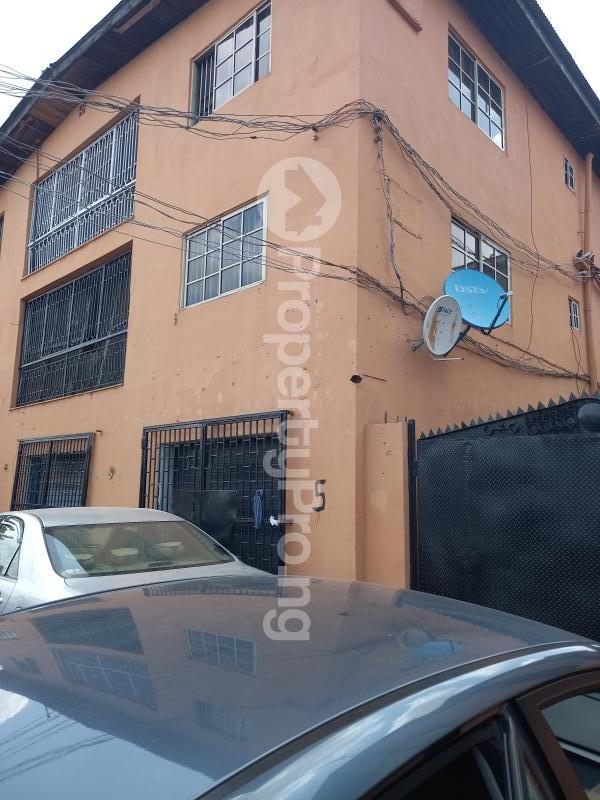 3 bedroom Flat / Apartment for rent Off Bajulaiye Road Jibowu Yaba Lagos - 0