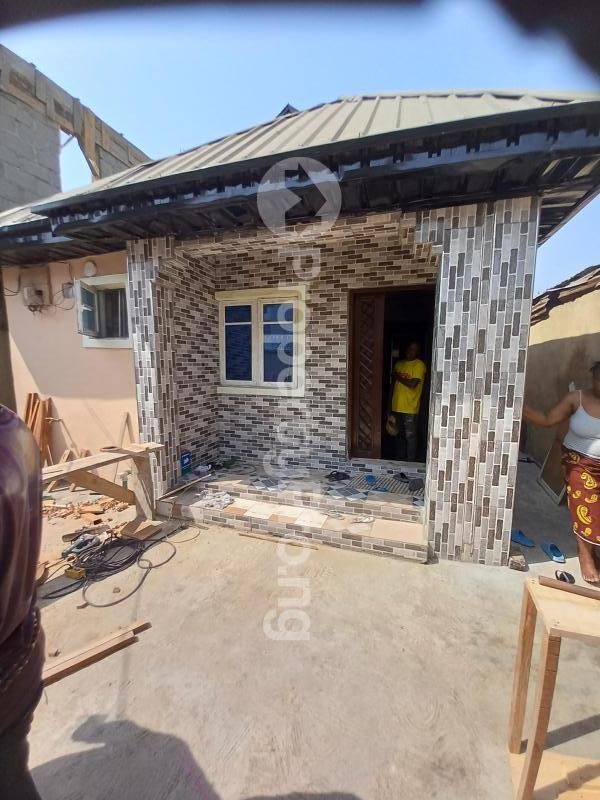 1 bedroom Flat / Apartment for rent Off Bajulaiye Road Shomolu Shomolu Lagos