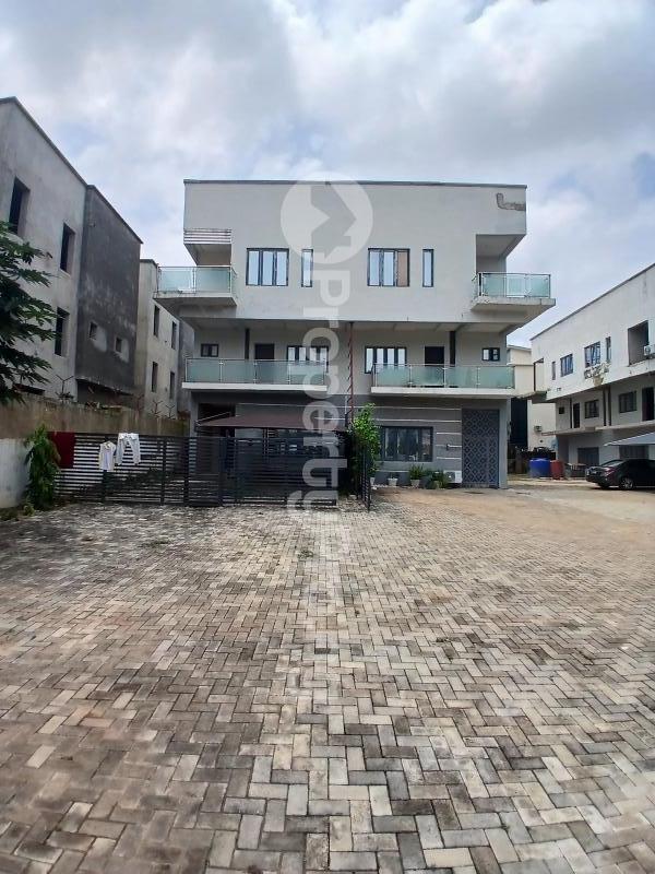 5 bedroom House for sale Close To Magistrate Court. Life Camp Abuja