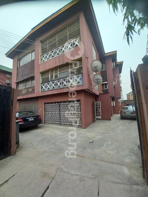 1 bedroom Flat / Apartment for rent Off Bajulaiye Road Shomolu Shomolu Lagos
