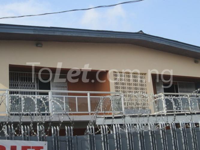 3 bedroom Flat / Apartment for rent Olakunle Crescent, Ajao Estate Oshodi Expressway Oshodi Lagos