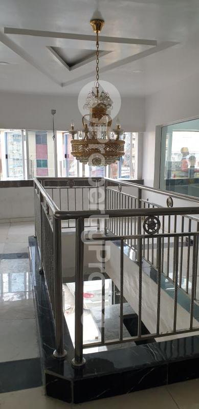 Commercial Property for rent Off Murtala Mohammed Way, Yaba, Lagos. Adekunle Yaba Lagos - 1