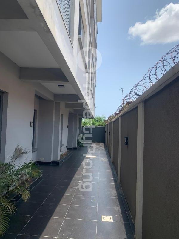 4 bedroom House for sale Obanikoro Shomolu Lagos