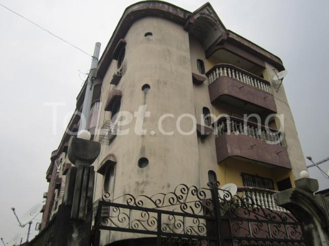 3 bedroom Flat / Apartment for rent Gbadebo Street Surulere Surulere Lagos