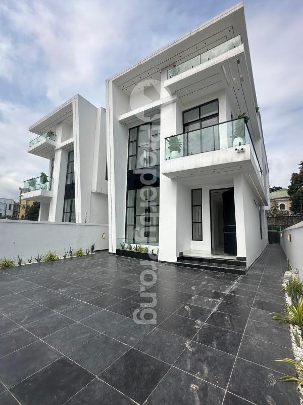 5 bedroom House for sale Chevron Lekki Lagos