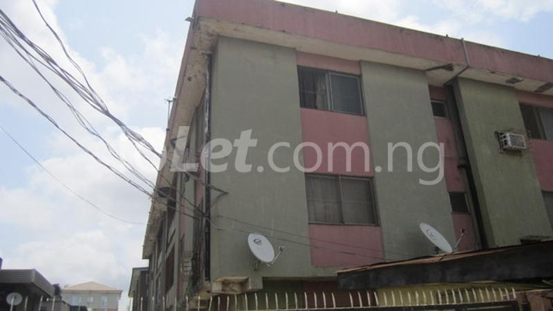 3 bedroom Flat / Apartment for rent Bolaji Banwo Street Surulere Surulere Lagos