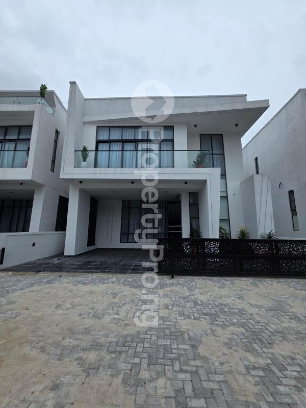 5 bedroom House for sale Discovery Estate, chevron Lekki Lagos