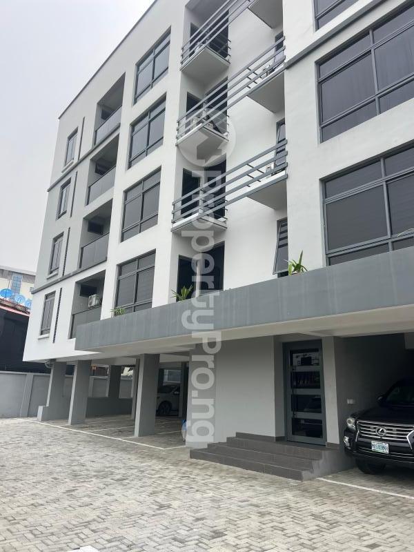 3 bedroom Flat / Apartment for rent Durosinmi Etti 1st Roundabout Lekki Lagos
