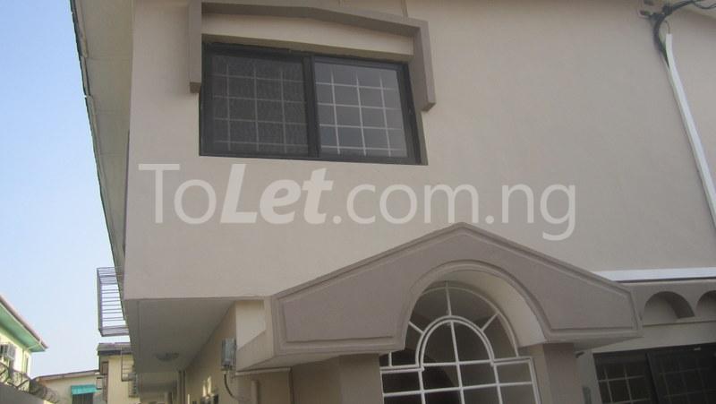 4 bedroom House for rent Adisa Basua Str, Off Adelabu Surulere Surulere Lagos