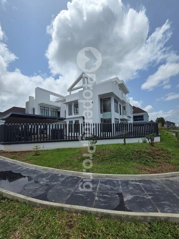 5 bedroom House for sale Pinnock Beach Estate, Osapa london Lekki Lagos