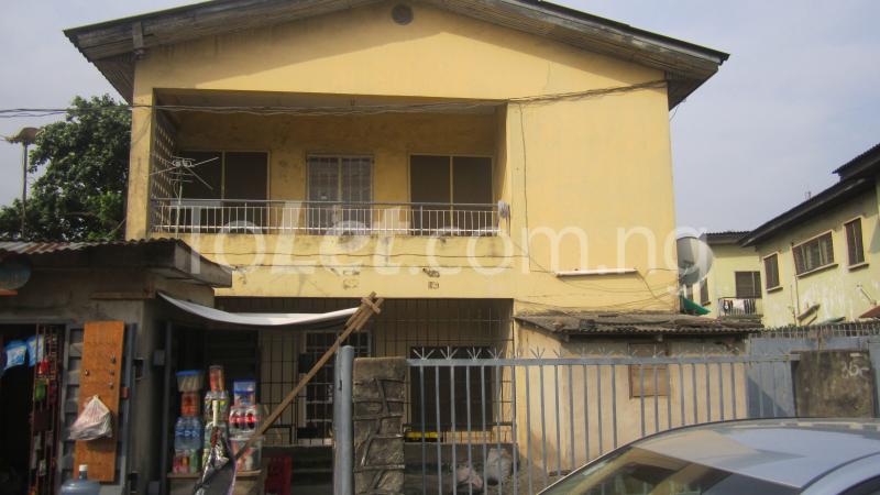 3 bedroom Flat / Apartment for rent Adisa Basua Str, Off Adelabu Surulere Surulere Lagos - 0
