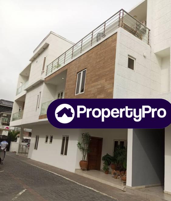 3 bedroom House for sale Odiyan Street, Lekki Lagos