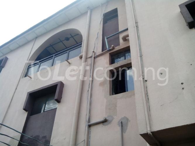 3 bedroom Flat / Apartment for rent No 12, Makoko Road Close To Panti Police Station Yaba Yaba Lagos - 0