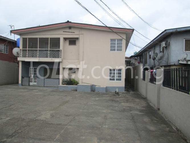 3 bedroom Flat / Apartment for rent College Bustop Oshodi Expressway Oshodi Lagos