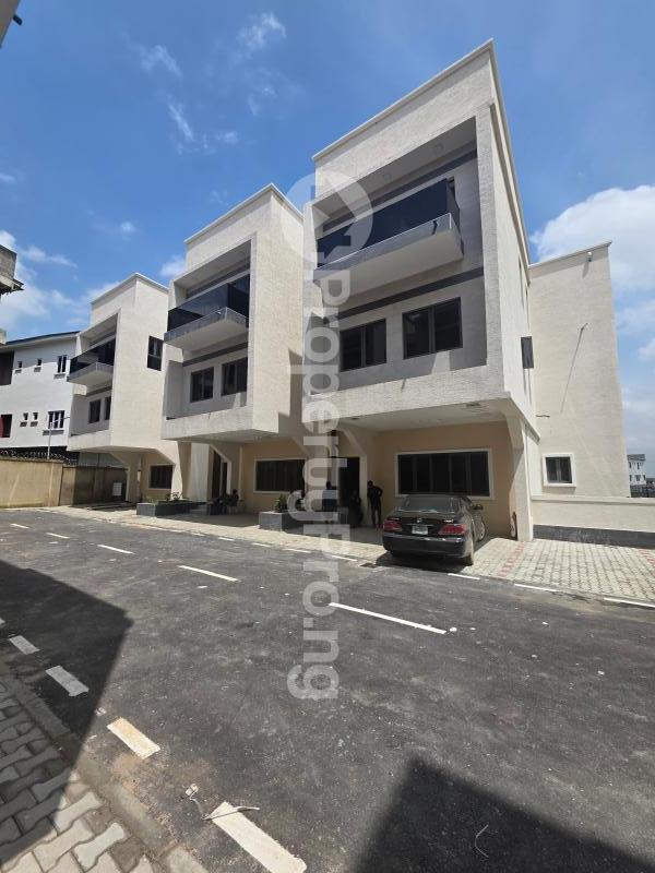 4 bedroom House for sale Guzape Abuja