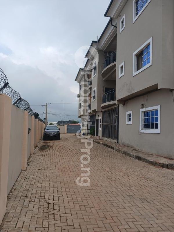 3 bedroom Flat / Apartment for rent Off Living Faith Road. Video Of The Apartment Is Available Katampe Main Abuja