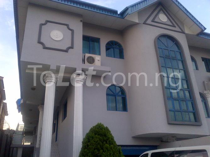 3 bedroom Flat / Apartment for rent Adebowale Close Ikeja Ikeja Lagos