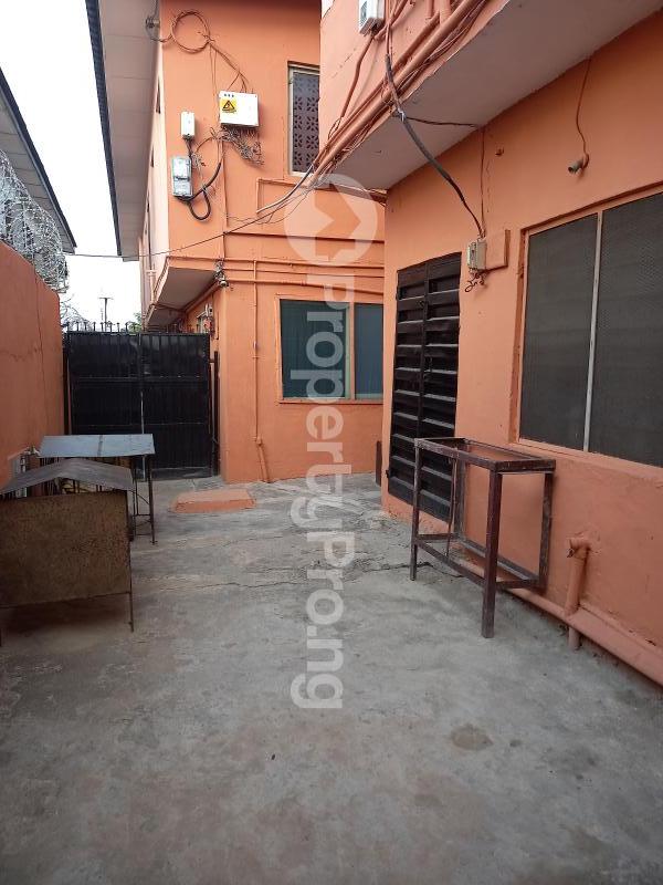 1 bedroom Flat / Apartment for rent Off Ikorodu Road Obanikoro Shomolu Lagos - 0