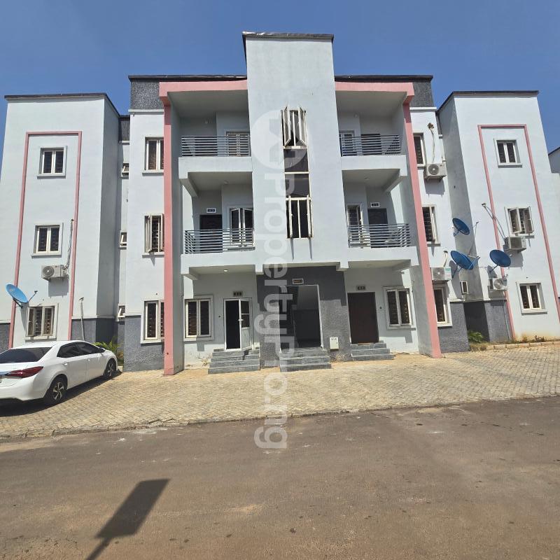 3 bedroom House for rent In An Estate Close To Kilimanjaro,tarred Road Access..close To The Express Dawaki Abuja