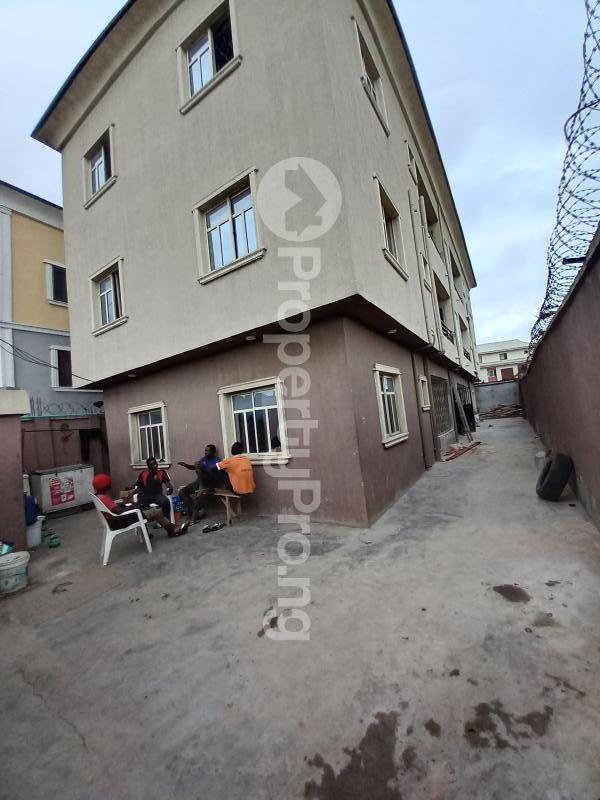 2 bedroom Flat / Apartment for rent Close To Bajulaiye Road Akoka Yaba Lagos