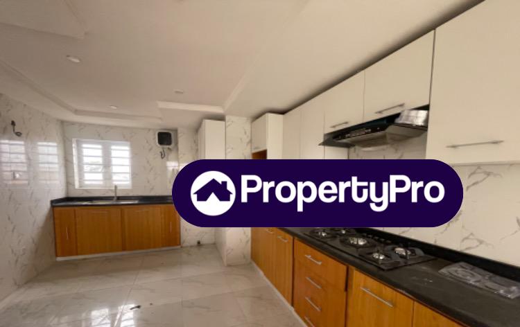 3 bedroom Flat / Apartment for sale Iponri, Surulere Lagos