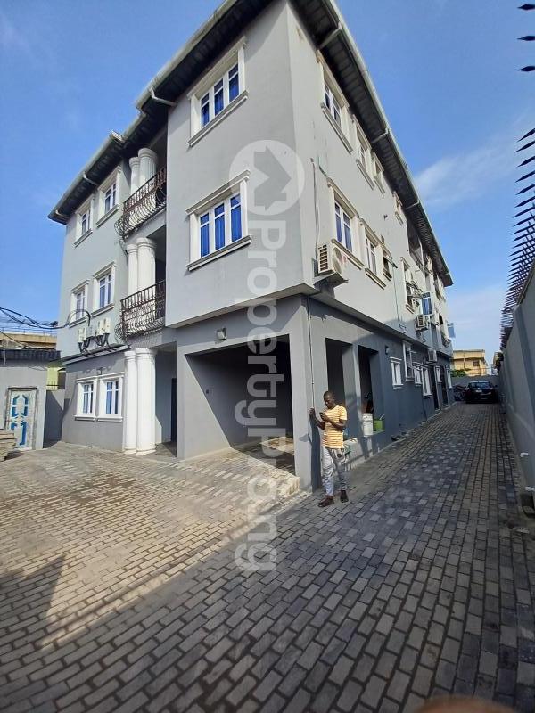 2 bedroom Flat / Apartment for rent Off St Finbars Road Akoka Yaba Lagos