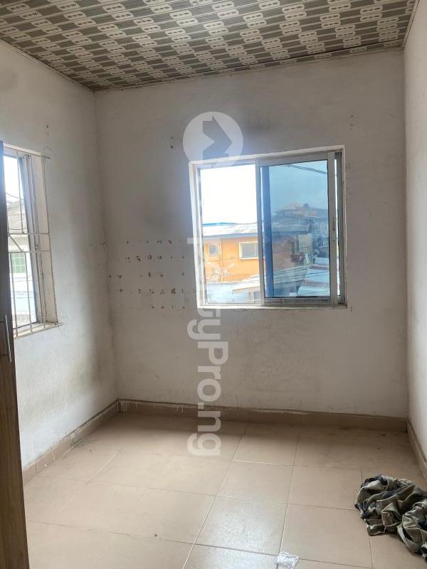 1 bedroom Flat / Apartment for rent Bajulaiye Bariga Shomolu Lagos