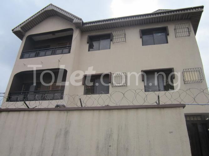 3 bedroom Flat / Apartment for rent Dapofafiade Street Off Pedro Str Shomolu Shomolu Lagos