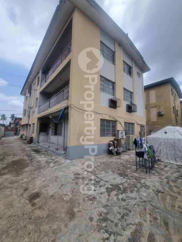 2 bedroom House for sale Off Sholuyi/ Medina Road Soluyi Gbagada Lagos