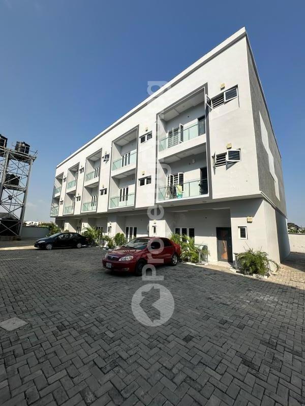 4 bedroom House for rent Mobil Road Ajah Lagos