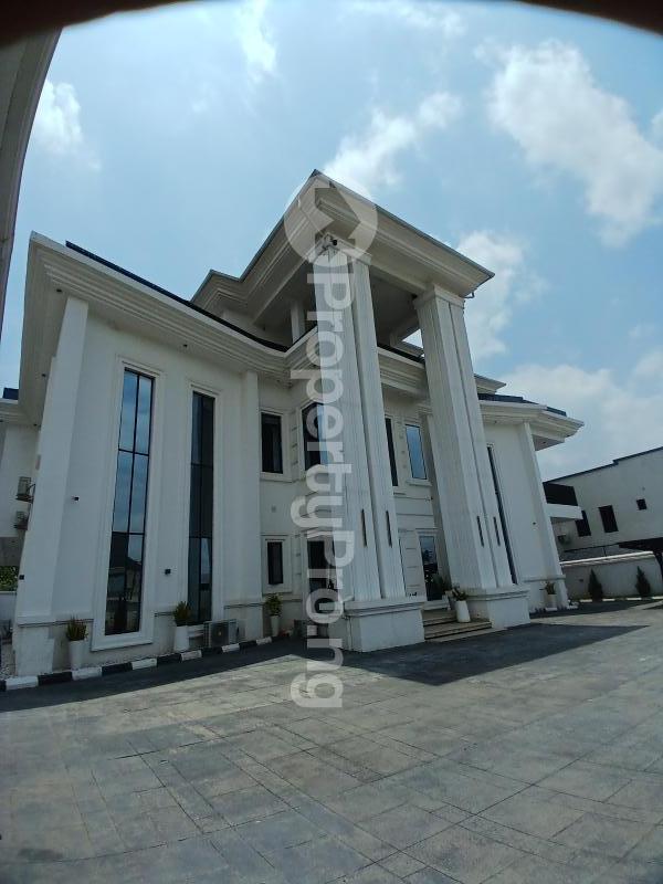 8 bedroom House for sale Guzape Abuja