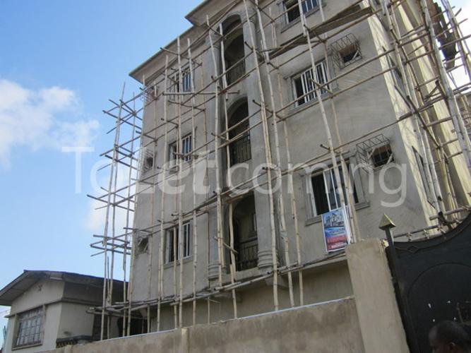 3 bedroom Flat / Apartment for rent 74, Ogunsanmi Street Surulere Surulere Lagos