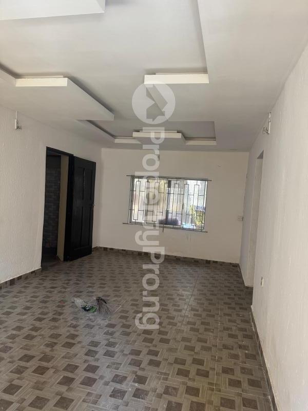 2 bedroom House for rent Adelabu Street Surulere Lagos