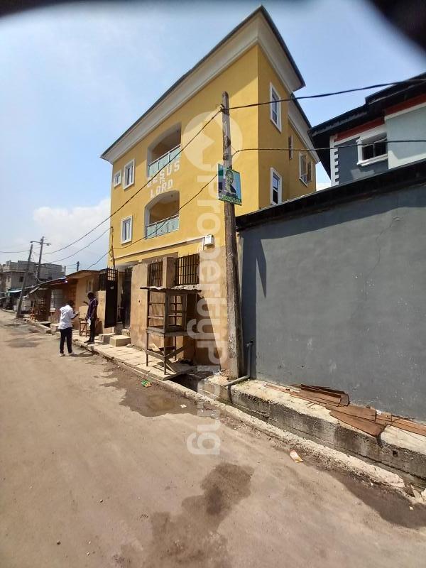 1 bedroom Flat / Apartment for rent Off Fola Agoro Road Abule-Ijesha Yaba Lagos