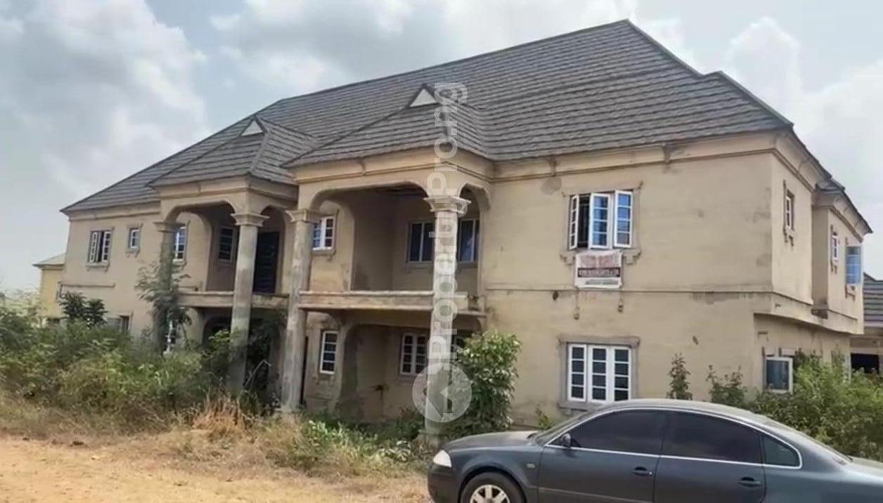 3 bedroom House for sale Odo Ona Elewe, Akala Express Ibadan Oyo