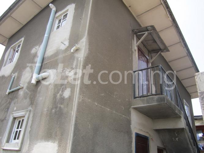 1 bedroom Flat / Apartment for rent 18, Ibikunle Street Yaba Yaba Lagos