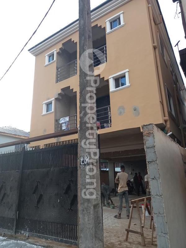 1 bedroom Flat / Apartment for rent Off Ikorodu Road Onipanu Shomolu Lagos