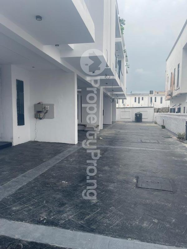4 bedroom House for sale Mobil Road Ajah Lagos